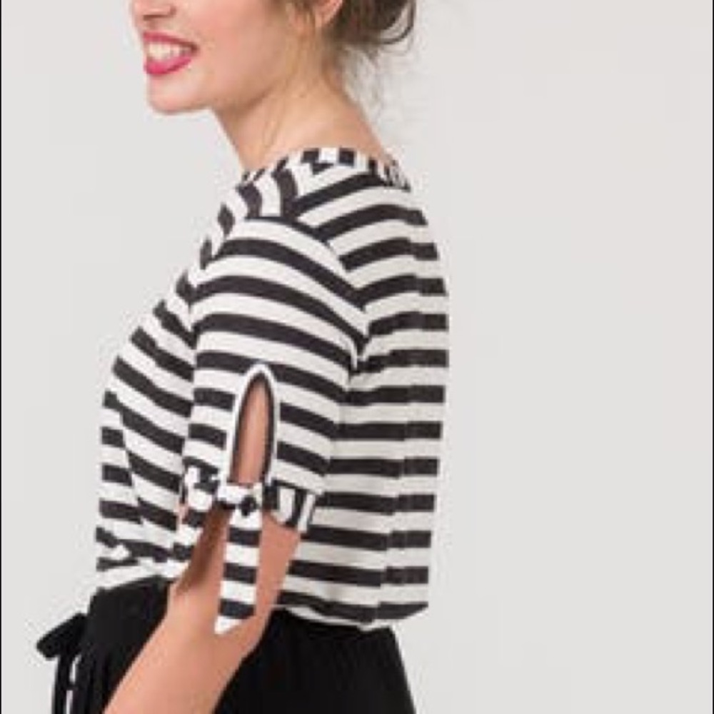 New with tags Tie sleeve black and ivory top